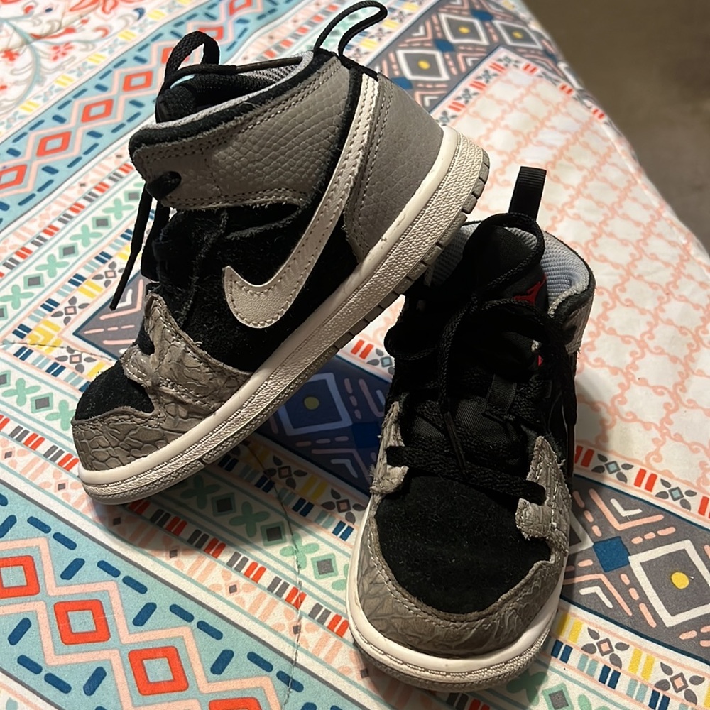 Jordan 1 Mid SE toddler sneakers size 10c